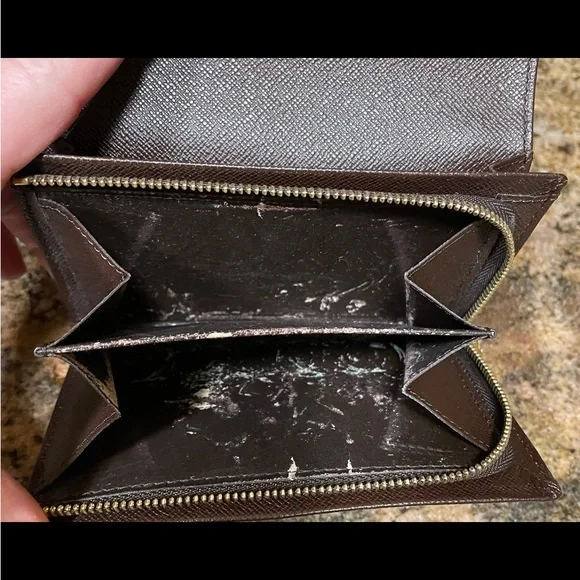 Louis Vuitton Tresor Wallet - Picture 7 of 9